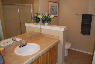Master bath w/ walk in shower
