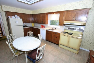 339 Horton St, Wilkes Barre, PA 18702 - photo 4