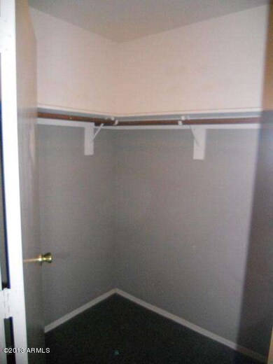 MASTER WALK-IN CLOSET