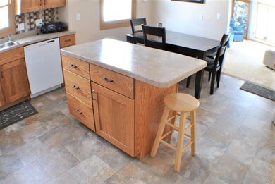 205 9th St NW, Jamestown, ND 58401 - photo 4