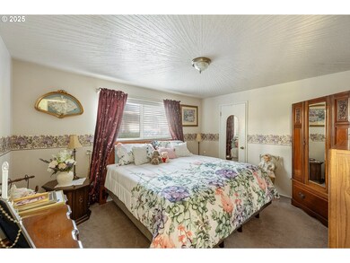 Bedroom, Primary