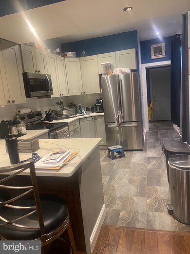 647 N 3rd St, Reading, PA 19601 - photo 5