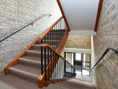 unlisted-address, Burbank, IL 60459 - photo 6