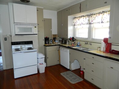 2030 White Ave, Klamath Falls, OR 97601 - photo 3