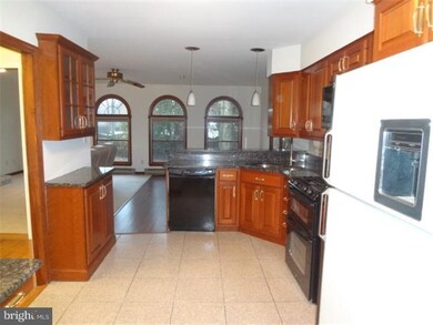 448 Parkview Dr, Mount Holly, NJ 08060 - photo 5