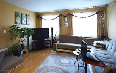 (3) Living Room