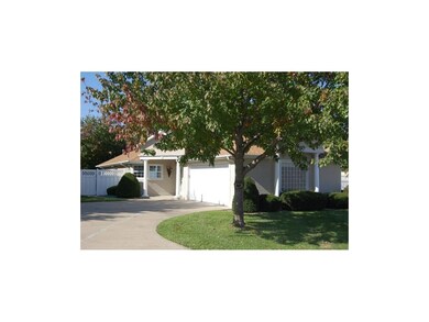 1405 NW North Ridge Dr, Blue Springs, MO 64015 - photo 2