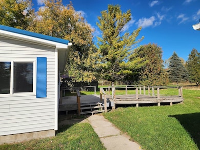 4154 N Mackinaw Rd, Pinconning, MI 48650 - photo 3