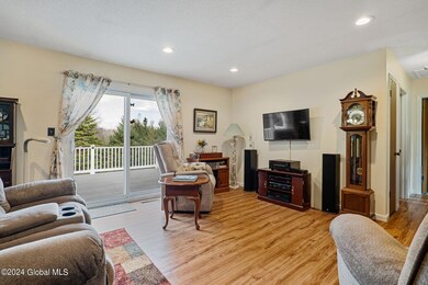 6-web-or-mls-120CanterburyDr_06