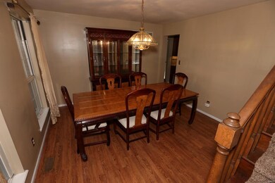 Dining room, laminate flooring