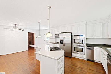 8 Whitman Dr, Taylors, SC 29687 - photo 3