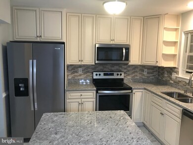 1608 Willowwood Ct, Hyattsville, MD 20785 - photo 4