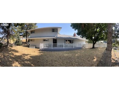 215 N Gilmore St, Heppner, OR 97836 - photo 2