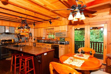 Kitchen & Dining Area