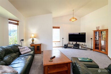 130 E Mcgill Ave, Everett, WA 98208 - photo 4