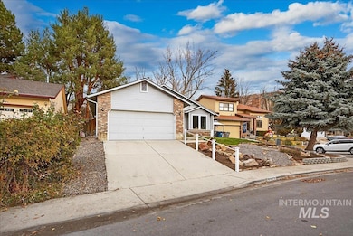 5672 W Drawbridge Dr, Boise, ID 83703 - photo 2