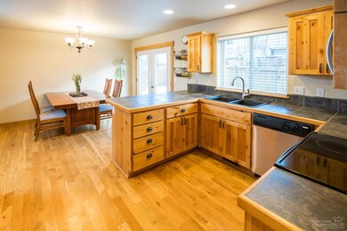 3602 SW Hillcrest Dr, Redmond, OR 97756 - photo 6