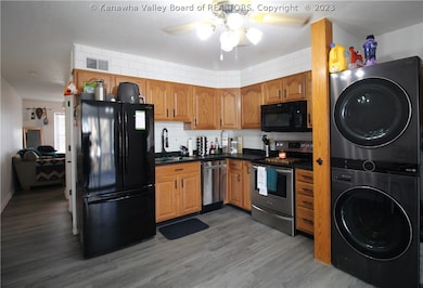 Kitchen-All Appliances Stay