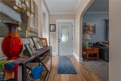 Vinyl Laminate floored Foyer entrance.