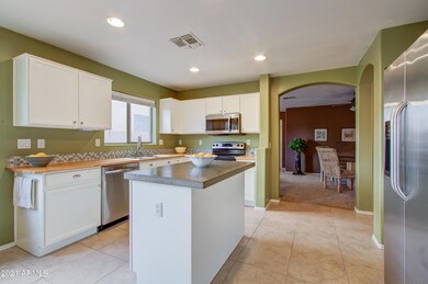 002_Kitchen