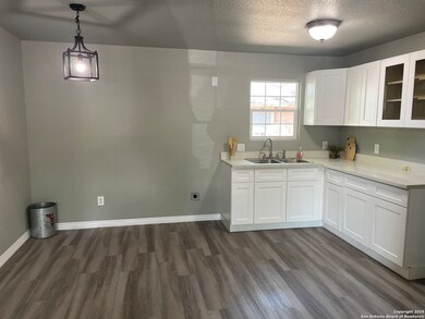 203 W 4th St, Sinton, TX 78387 - photo 3