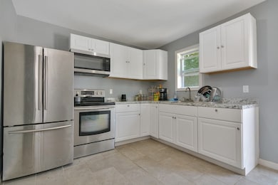 10 Holly St, Lawrence, MA 01841 - photo 6