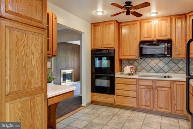 9426 Winterberry Ln, Fairfax, VA 22032 - photo 6