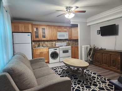 361 Granfield Ave unit Bldg 8, A, Bridgeport, CT 06610 - photo 2