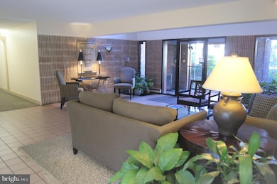 2901 Fallstaff Rd unit 205, Baltimore, MD 21209 - photo 3