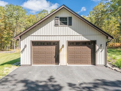 114 Whispering Oaks Rd, Greeley, PA 18425 - photo 6