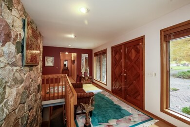 003-Foyer-2168552-medium