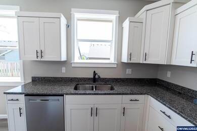 1233 S 10th St, Independence, OR 97351 - photo 3