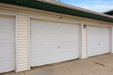 141 S Scott Blvd, Iowa City, IA 52245 - photo 4