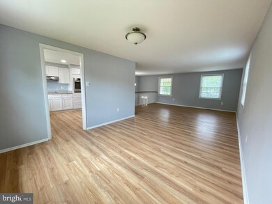 13127 Mercury Ln, Fairfax, VA 22033 - photo 4