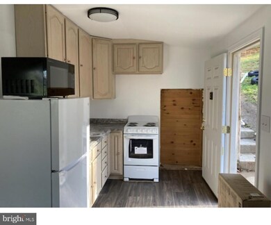 1499 Valley Rd unit . C, Berkeley Springs, WV 25411 - photo 3