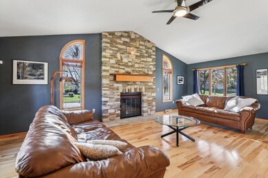 1030 Ganser Dr, Waunakee, WI 53597 - photo 4