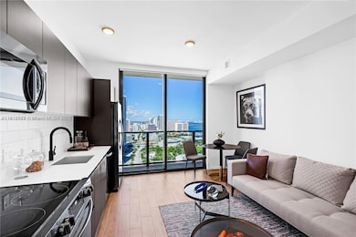 The Elser unit 3406, Miami, FL 33132 - photo 3