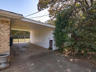 1121 W Redbud Dr, Hurst, TX 76053 - photo 6