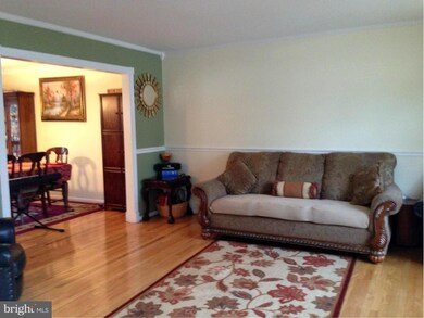 10222 Roberts Common Ln, Burke, VA 22015 - photo 3