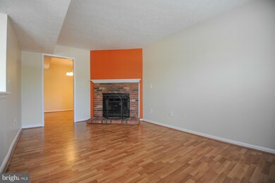 14005B Grumble Jones Ct, Centreville, VA 20121 - photo 4