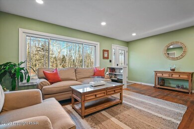 Living Room/Front Entry