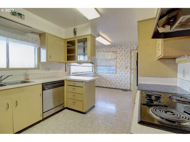 1654 E 19th St, the Dalles, OR 97058 - photo 7