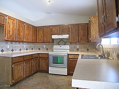 BIG KITCHEN TILED BACKSPLASH