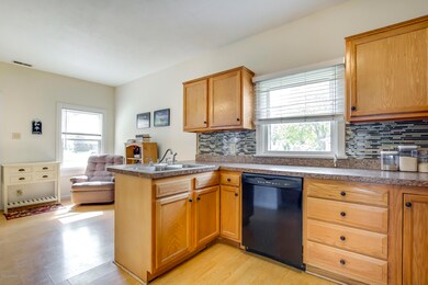 Eat-in-Kitchen