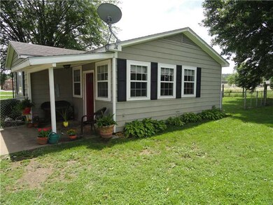 471 N Center St, Elkins, AR 72727 - photo 5