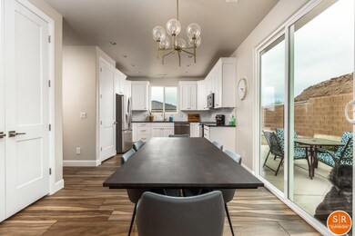 Dining & Kitchen