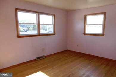 1435 Beacon St, Keyser, WV 26726 - photo 7