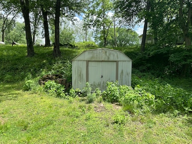 1633 W Jefferson St, Covington, IN 47932 - photo 5