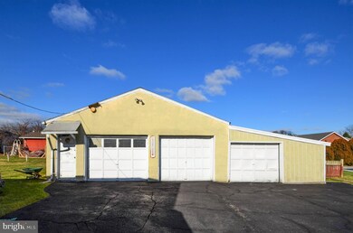 2729 Fairview St, Bethlehem, PA 18020 - photo 2