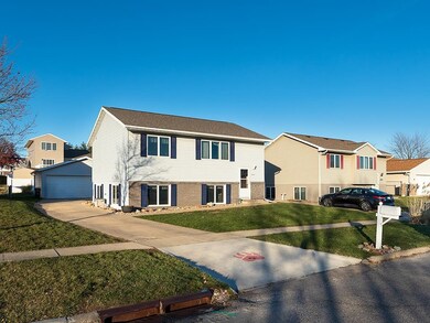 4034 Mark Dr, Waterloo, IA 50701 - photo 2